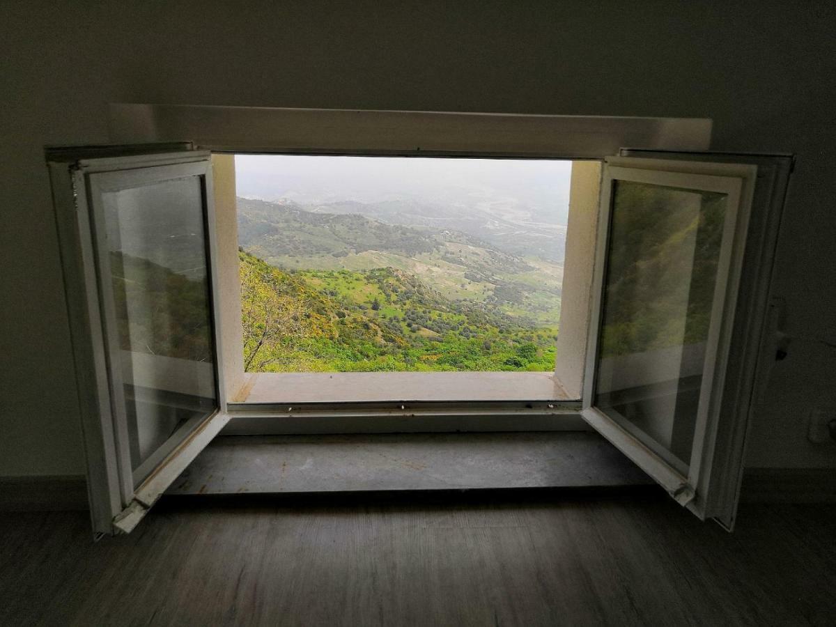 Апартаменты La Casa Dei Panorami Di Colobraro Экстерьер фото